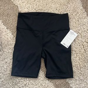 7” athleta short